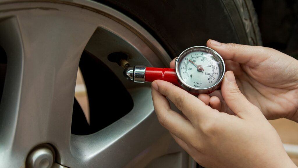 Digital tire pressure gauge reading