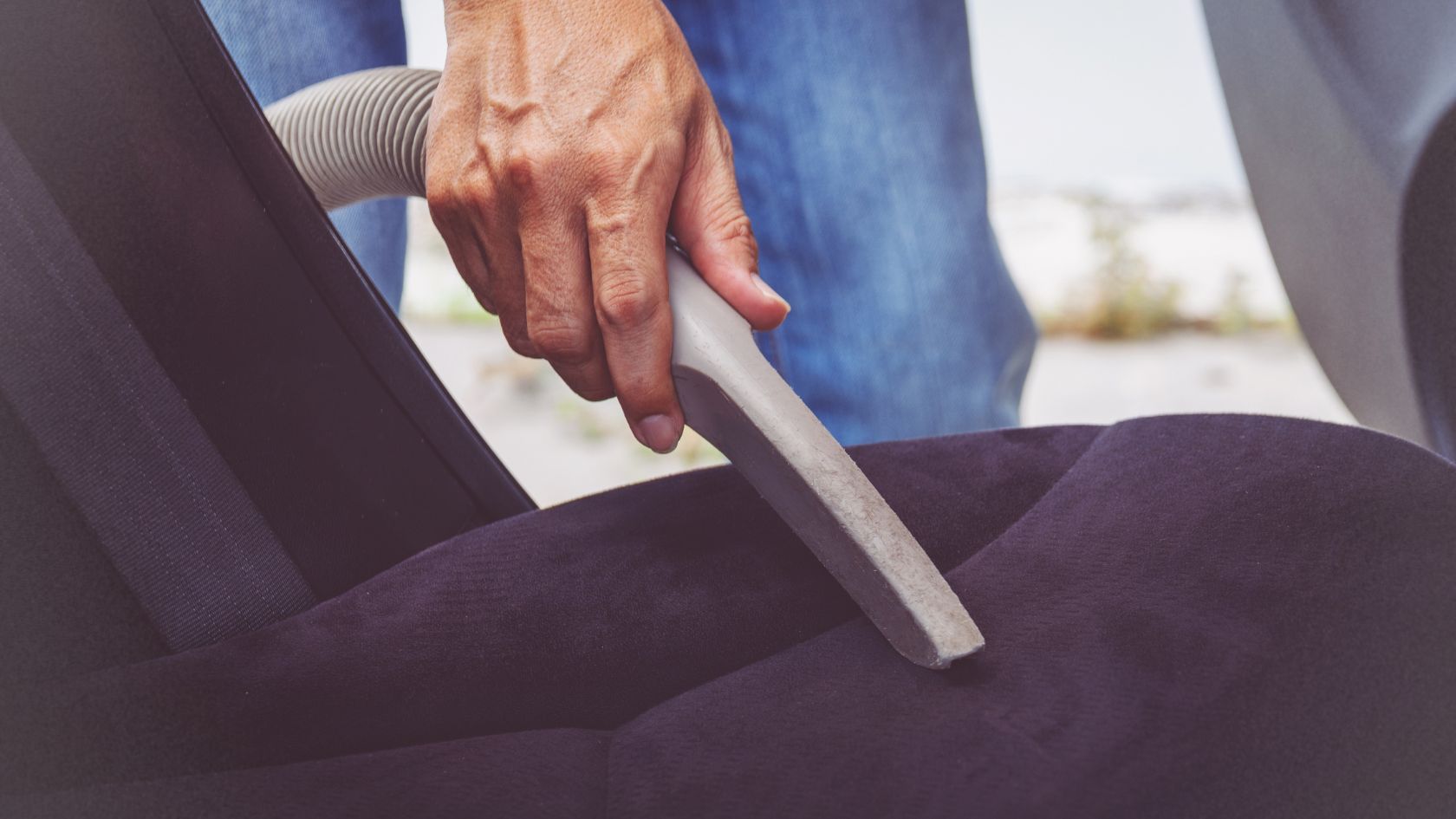 Cleaning A Car Seat With Vacuum Cleaner